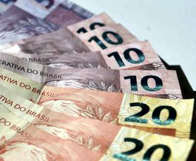 Pessoas físicas e empresas poderão parcelar dívidas com a Receita